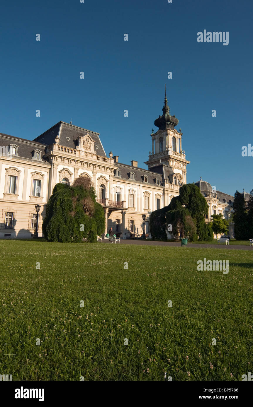 Il barocco Palazzo Festetics Giardino (Helikon Castle Museum) a Keszthely vicino al lago di Balaton, Ungheria Foto Stock