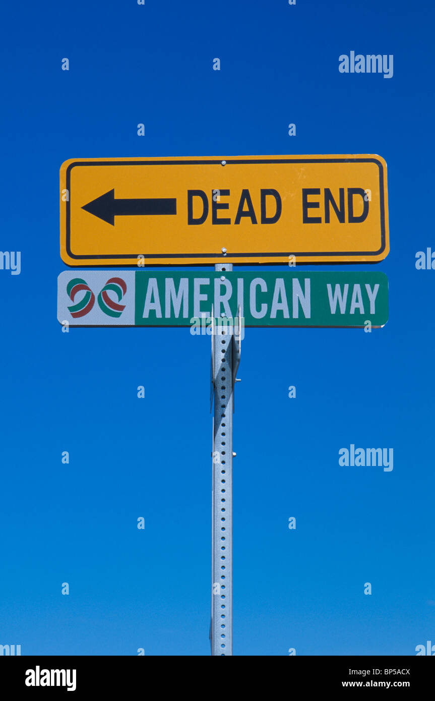 Un cartello stradale la lettura di American Way Dead End. Foto Stock