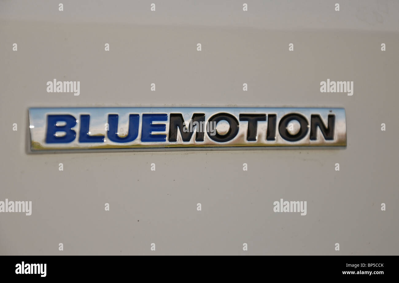La tecnologia BlueMotion badge, logo, emblema - Basso consumo di carburante, a bassa emissione di CO2, eco cars, verde auto, natura cordiale veicolo Foto Stock