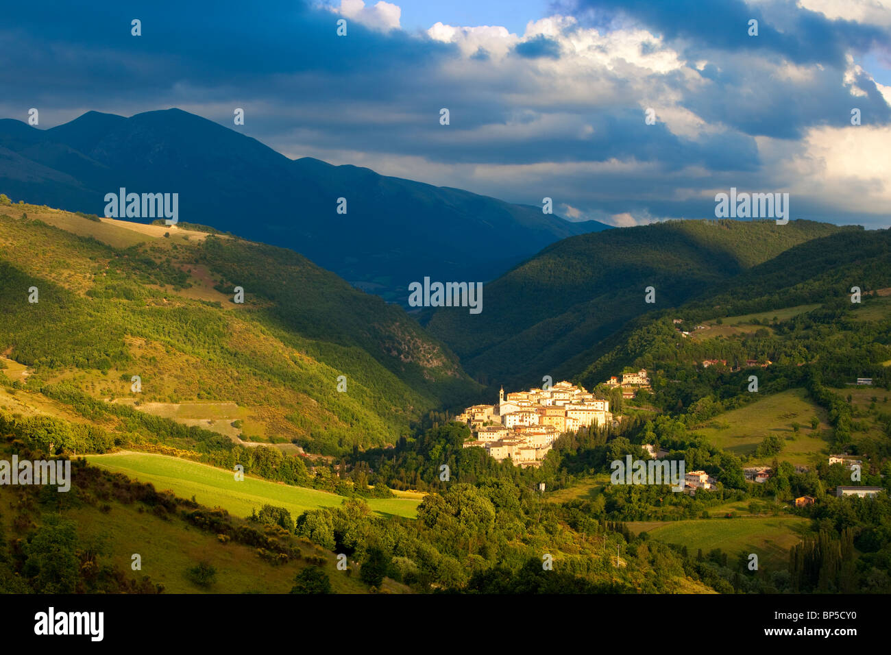 La città medievale di Preci in Valnerina, Parco Nazionale dei Monti Sibillini, Umbria Italia Foto Stock