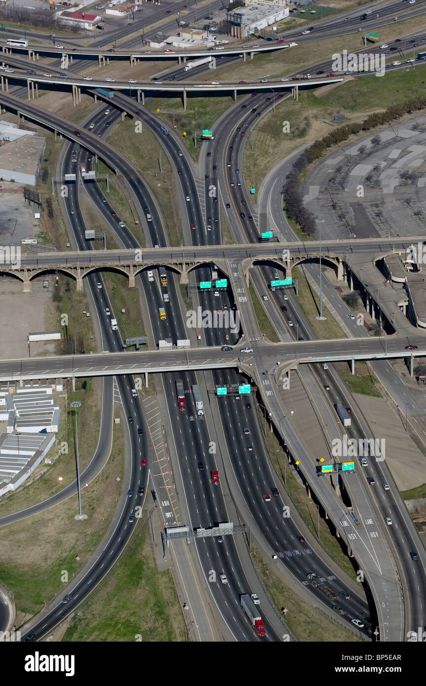 Vista aerea sopra i ponti delle autostrade Dallas Texas Foto Stock