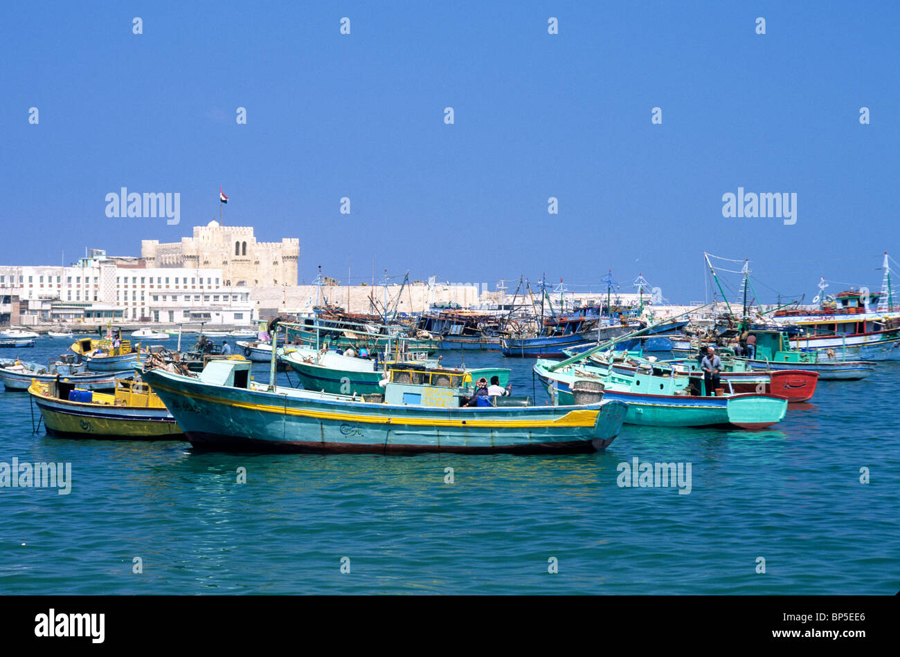 La flotta di pesca, Qait Bey Fortezza, Porto, Alessandria, Egitto Foto Stock