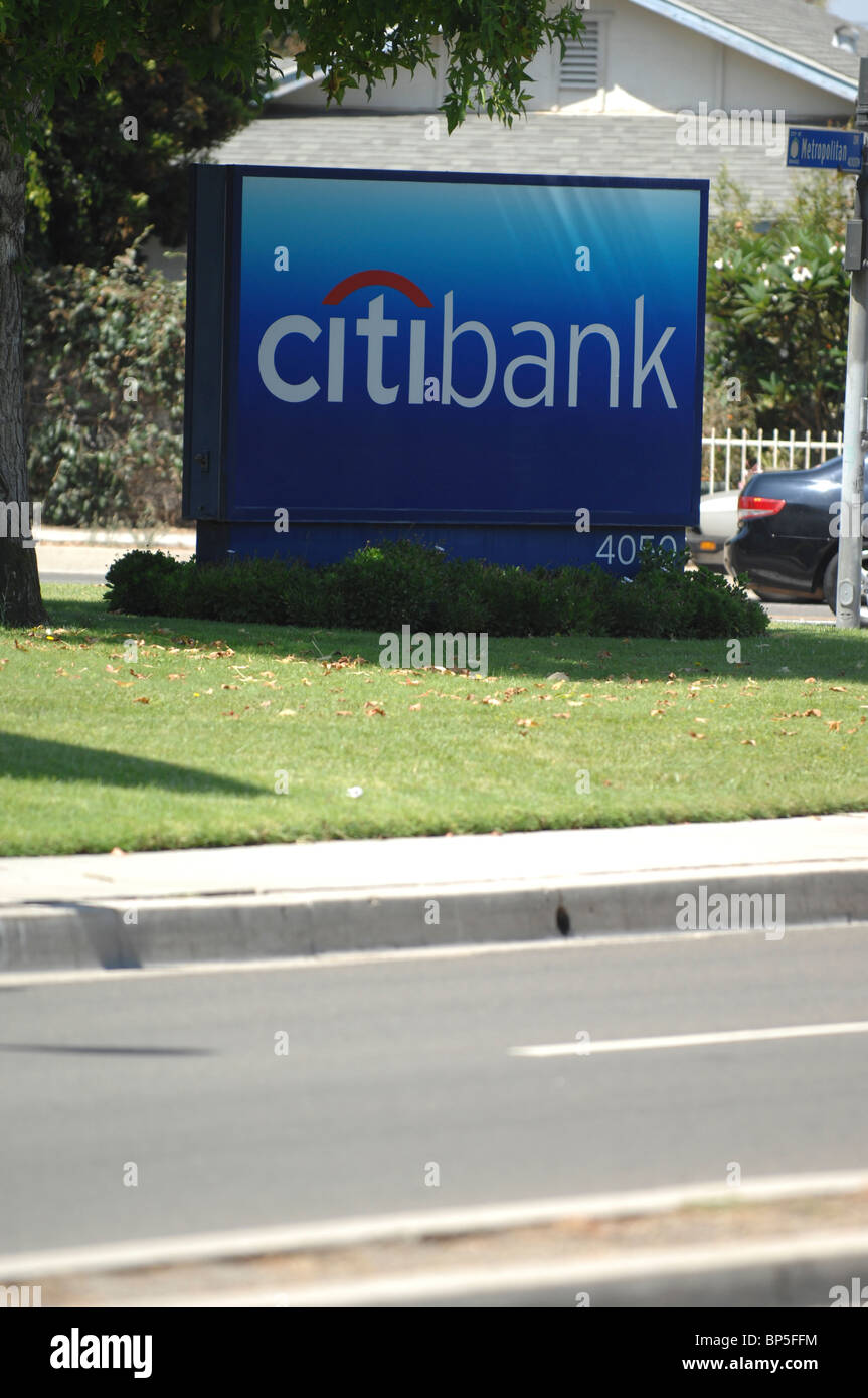 La Citibank Sign in arancione, California. La Citibank è uno dei più grandi con un servizio completo di banche in tutto il mondo. Foto Stock