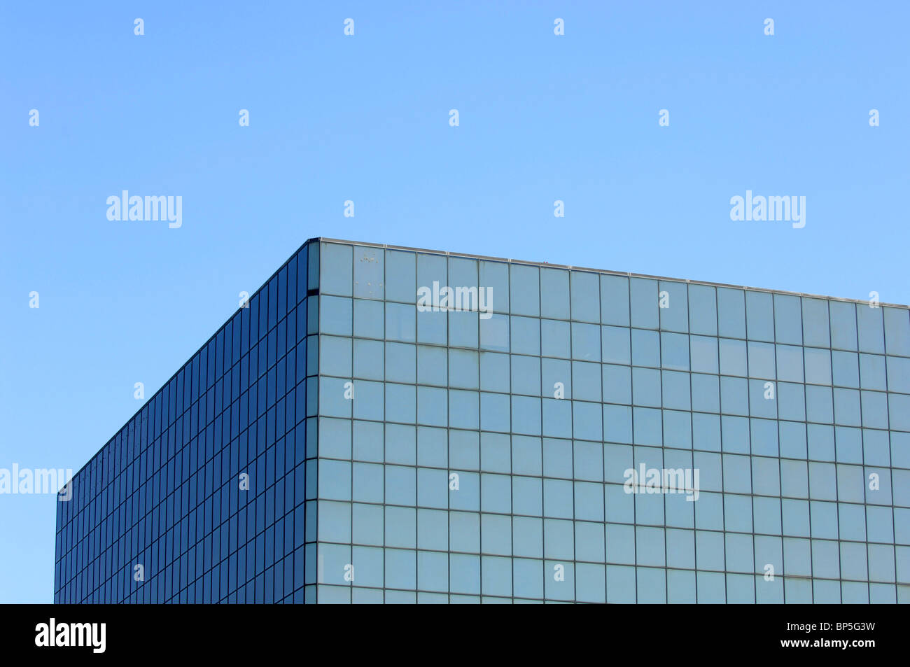 Alto edificio n. il nome della società che si trova nella città di Orange, CA (vicino a 'Il blocco all'arancio". Foto Stock