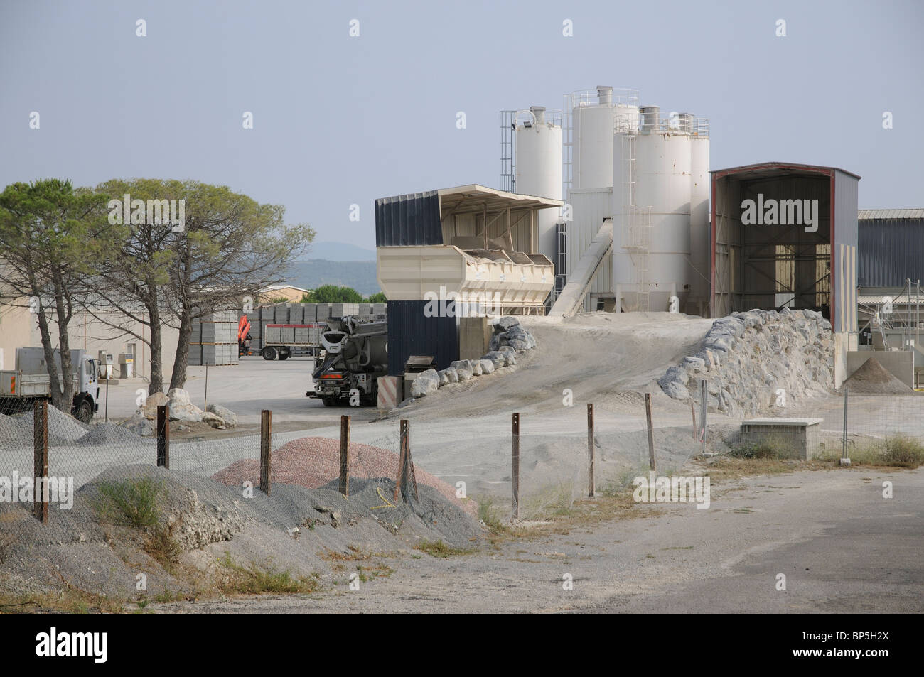 Società Carayon aggregati in deposito presso il fornitore in Narbonne Sud della Francia Foto Stock