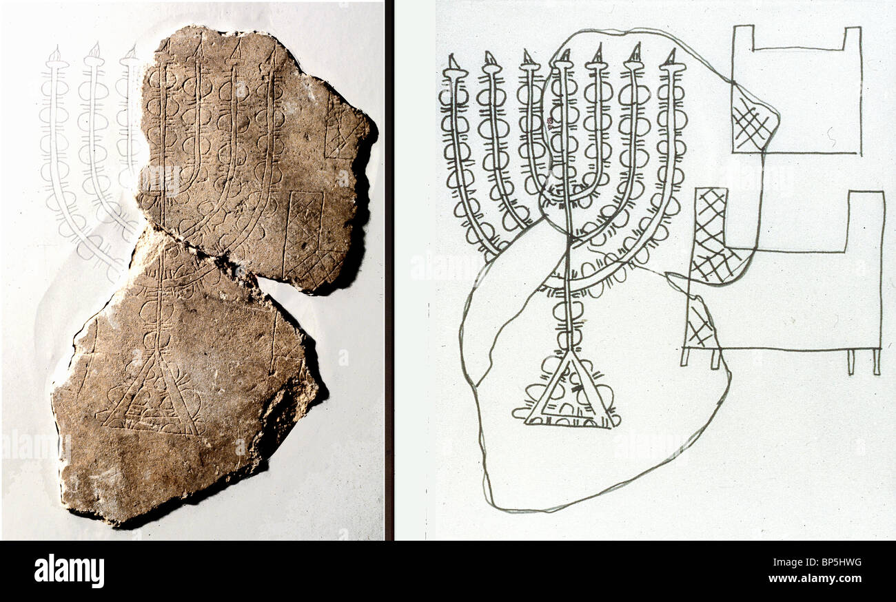 Gesso scolpito MENORAH TROVATA NEL QUARTIERE EBRAICO gli scavi e la ricostruzione del disegno la menorah e la pasta frolla Foto Stock