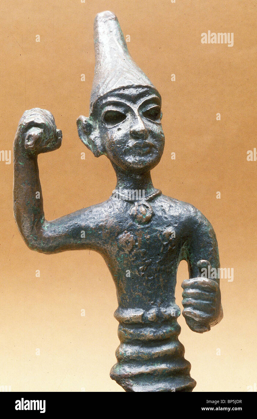 3787. FIGURINE DI BRONZO di di divinità maschile, probabilmente il CNAANITE GOD OF WAR BAAL, DATING CA. 1400 - 1300 A.C. Foto Stock