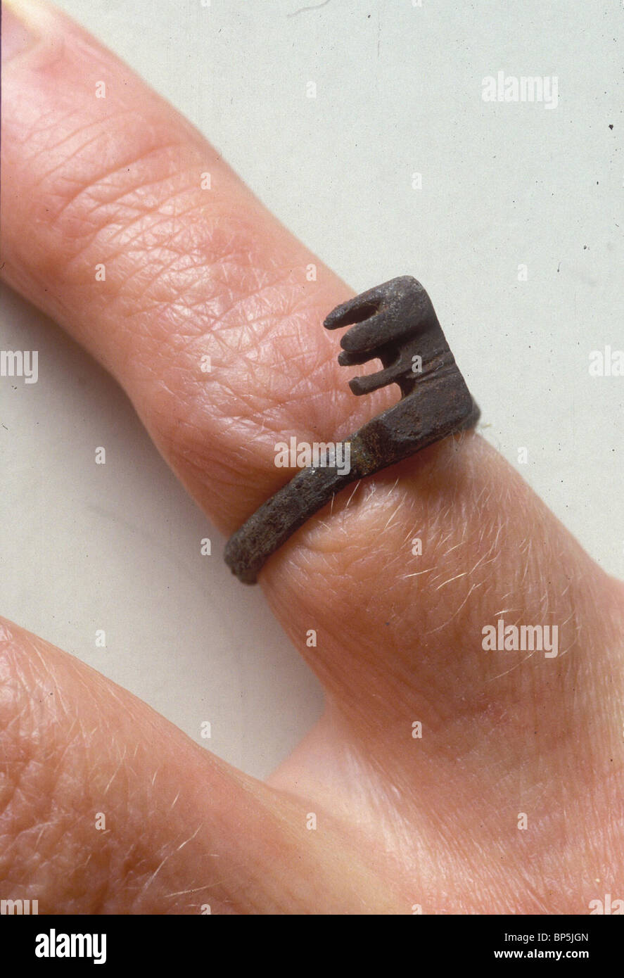 3919. Periodo romano a forma di chiave come un anello per essere indossato sul dito Foto Stock
