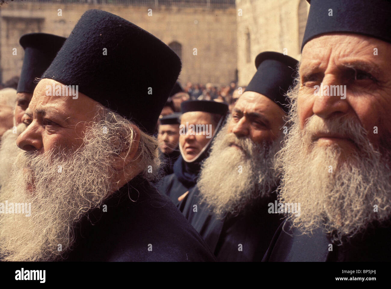 3981. Greco Ortodosso di pellegrini che durante la festa di Pasqua a Gerusalemme Foto Stock