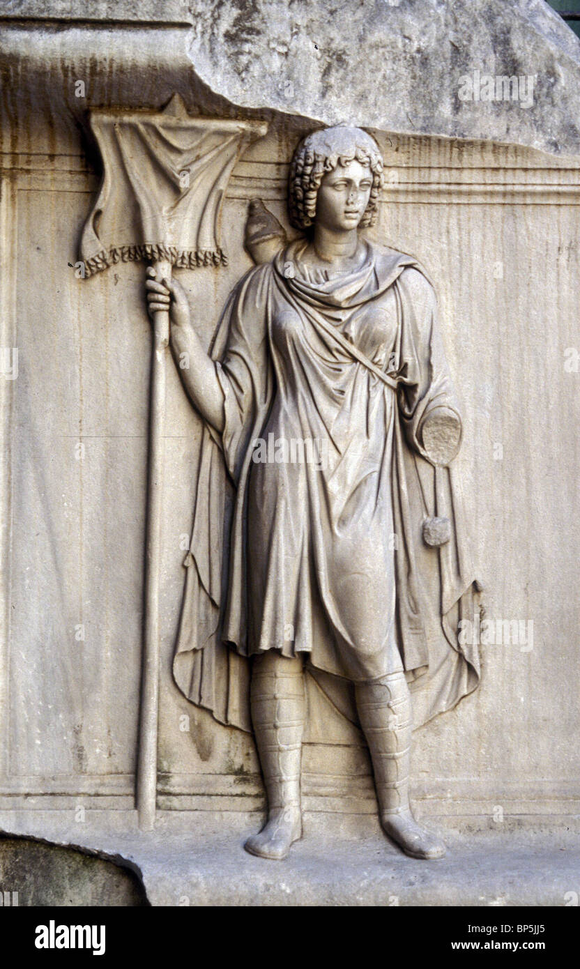 3994. Statue romane di donne che indossano il tipico di toga romana Foto Stock