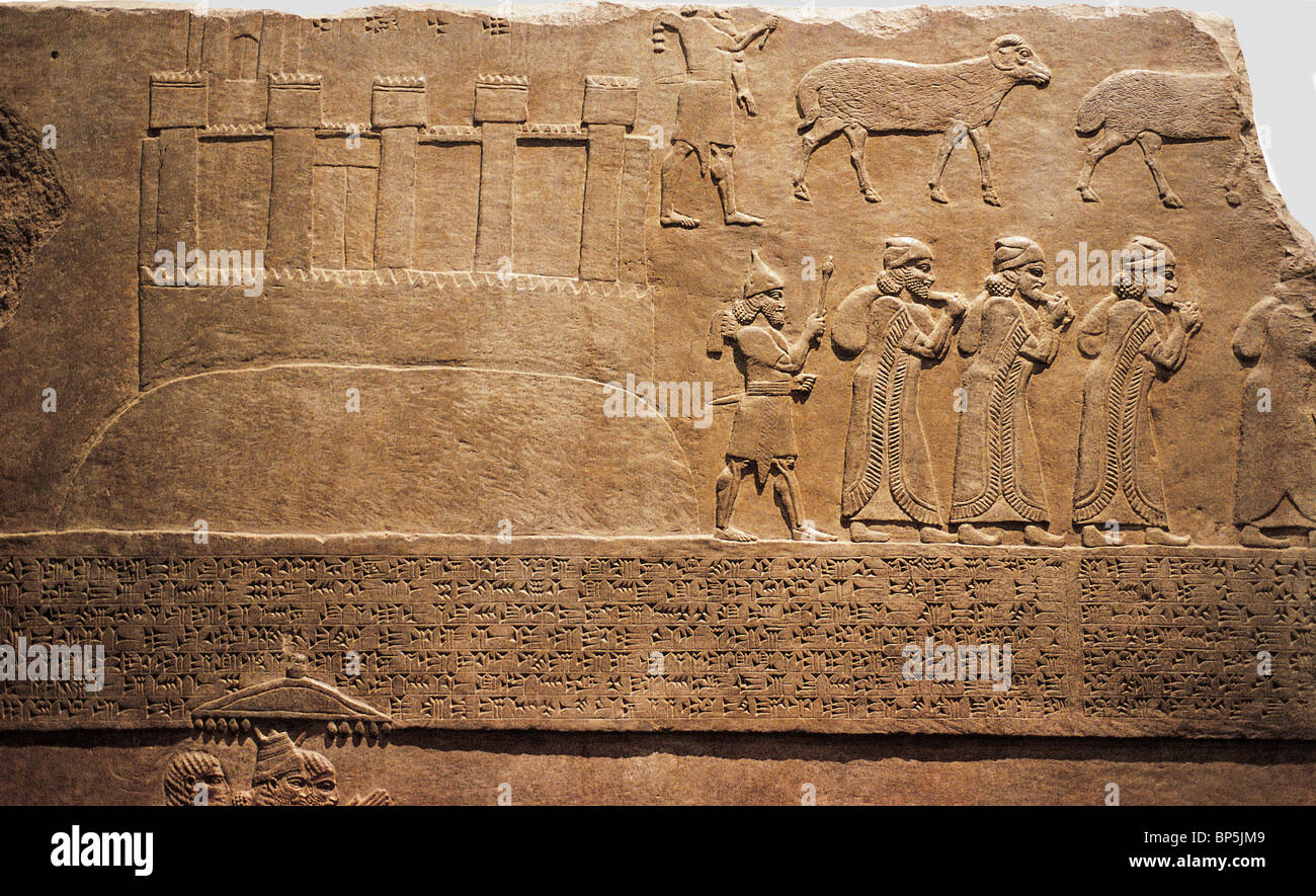 La conquista della città di Astarot dagli Assiri. Soldati di venne Tiglat-pilèzer III ha portato lontano otrantini & CATLE. Sollievo a parete Foto Stock
