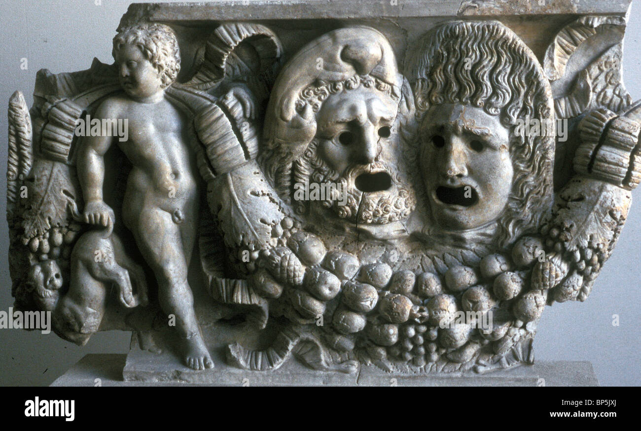 4338. Maschere tragiche su un sarcofago greco Foto Stock