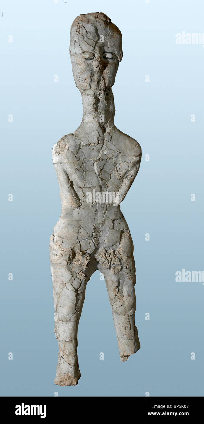 4392.PRE ceramiche, testa di gesso, uno di diversi trovati a AIN GAZAL, Giordania, risalente al Neolitico PERIODO B, C. 7500-5500 A.C. Foto Stock