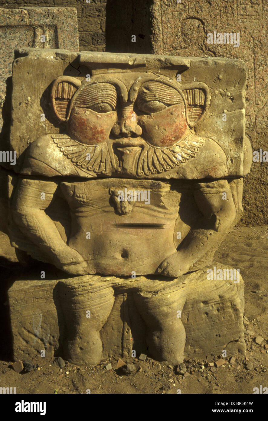 DANDARAH fu la capitale della sesta provincia di faraonico Egitto superiore & era dedicato al cielo e fertilità dea Hathor. Foto Stock