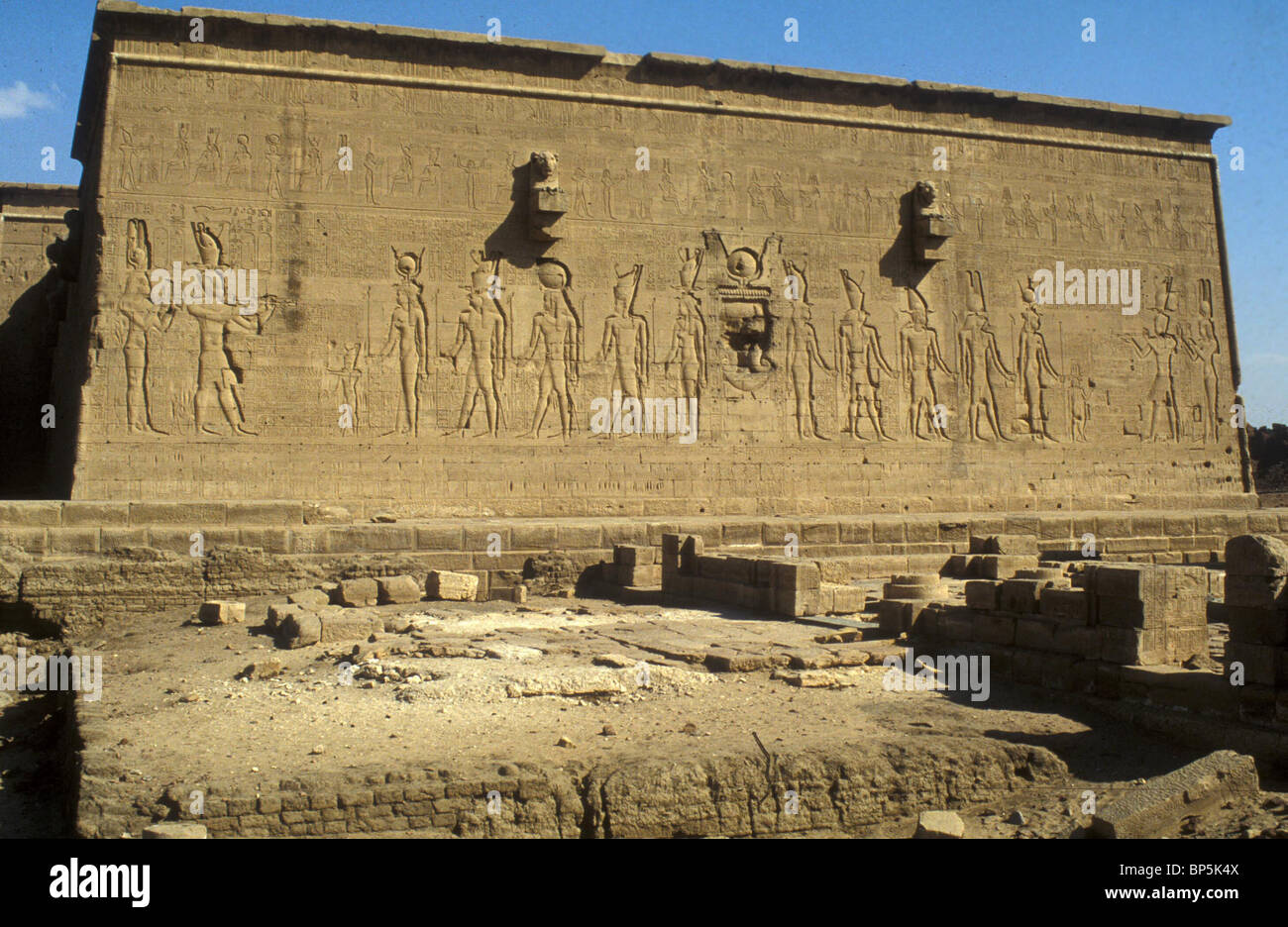 DANDARAH fu la capitale della sesta provincia di faraonico Egitto superiore & era dedicato al cielo e fertilità dea Hathor. Foto Stock