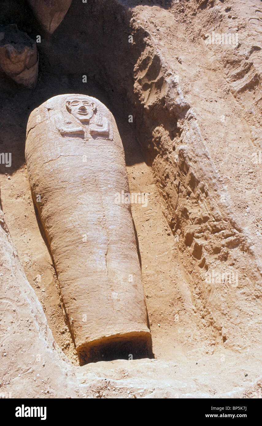 Gli scavi archeologici di ANTHROPOIDIC sepolture di DEIR-EL BALACH a sud di Gaza. Fine periodo CNAANITE CA. 14-13TH. C. BC. Il Foto Stock