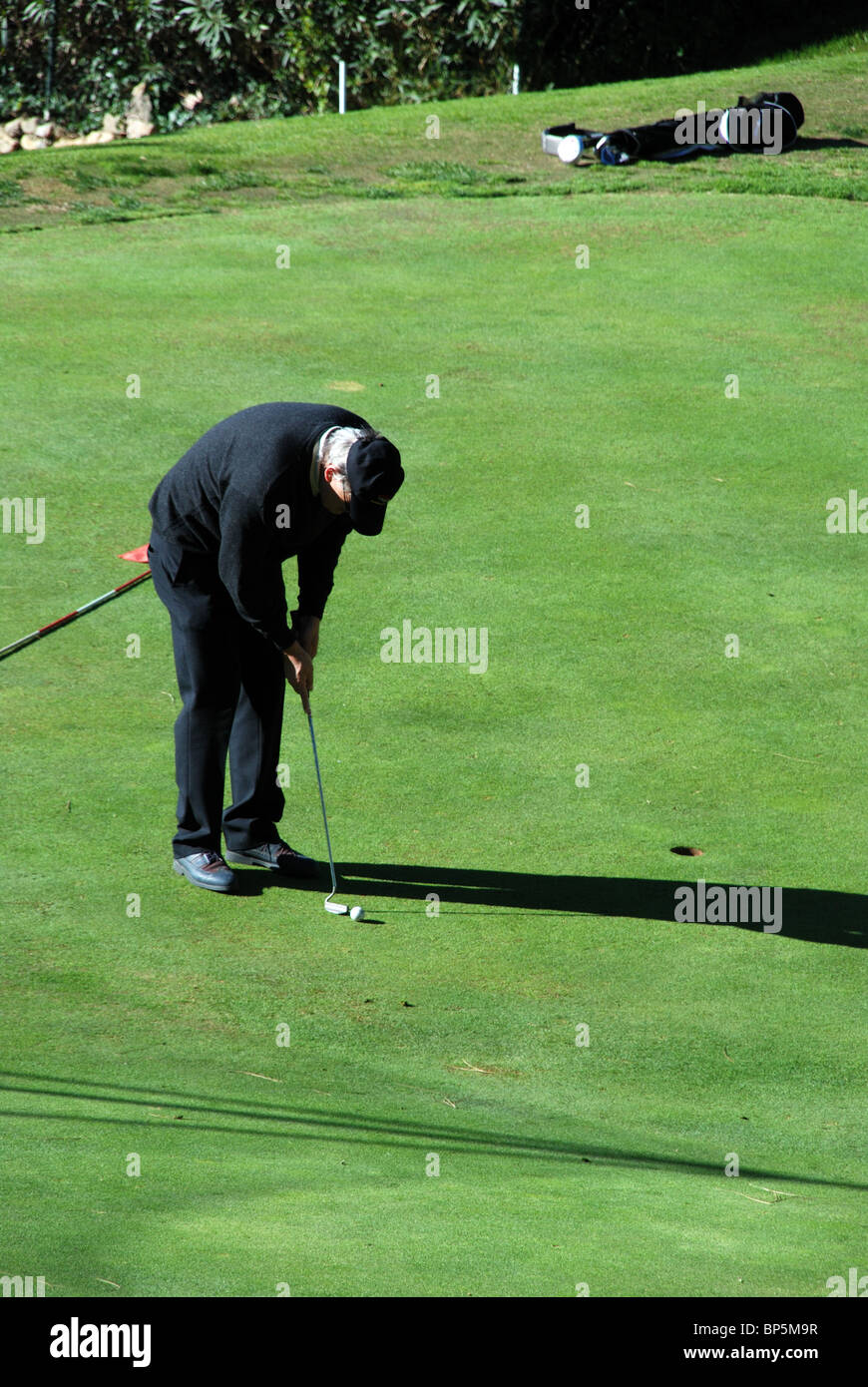 Il Golfer presso La Siesta Golf, Sitio de Calahonda, Mijas Costa, Costa del Sol, provincia di Malaga, Andalusia, Spagna, Europa occidentale. Foto Stock