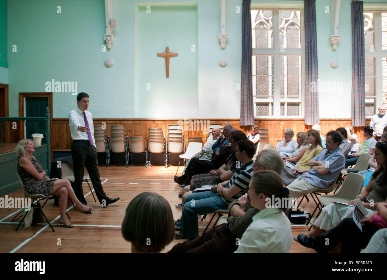 David Milliband parlando con i deputati del Partito laburista a Ilkley come parte della sua campagna per essere eletto leader del partito. Foto Stock