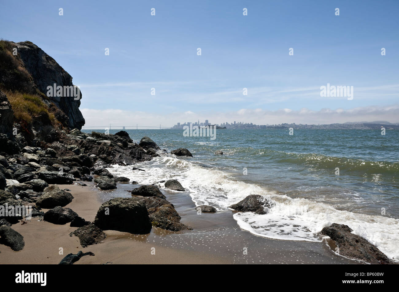 Vista verso San Francisco dalla storica Angel Island Beach. Foto Stock