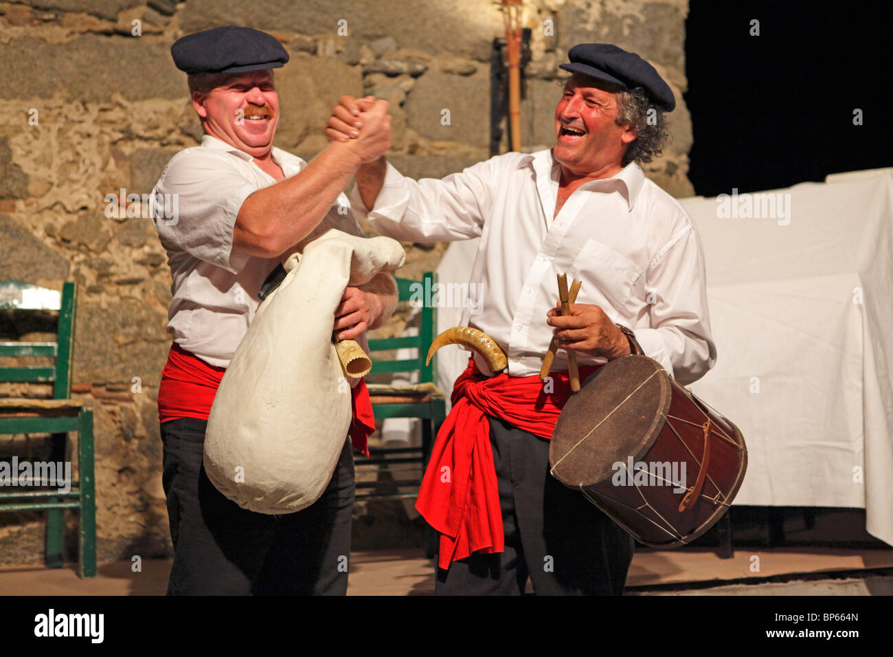 Musica tradizionale presso il castello veneziano, città di Naxos, l'isola di Naxos, Cicladi, ISOLE DELL' EGEO, Grecia Foto Stock
