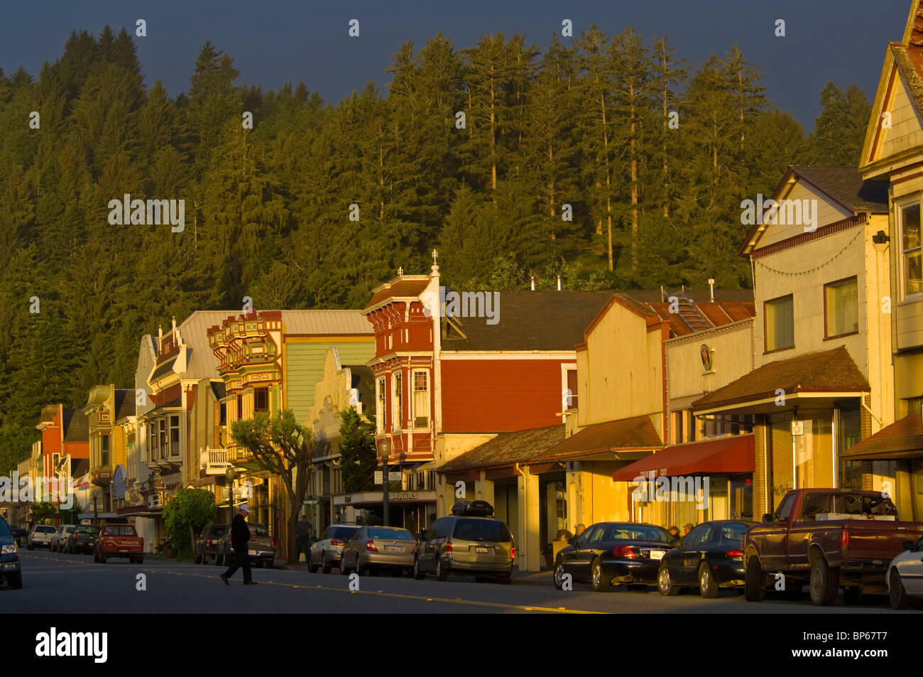 Sunrise luce sull'era vittoriana città di Ferndale, Humboldt County, California Foto Stock