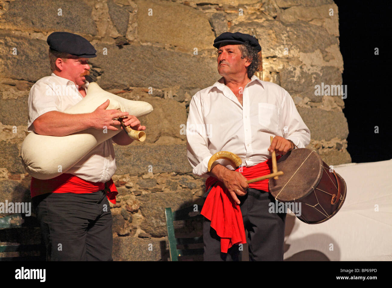 Musica tradizionale presso il castello veneziano, città di Naxos, l'isola di Naxos, Cicladi, ISOLE DELL' EGEO, Grecia Foto Stock