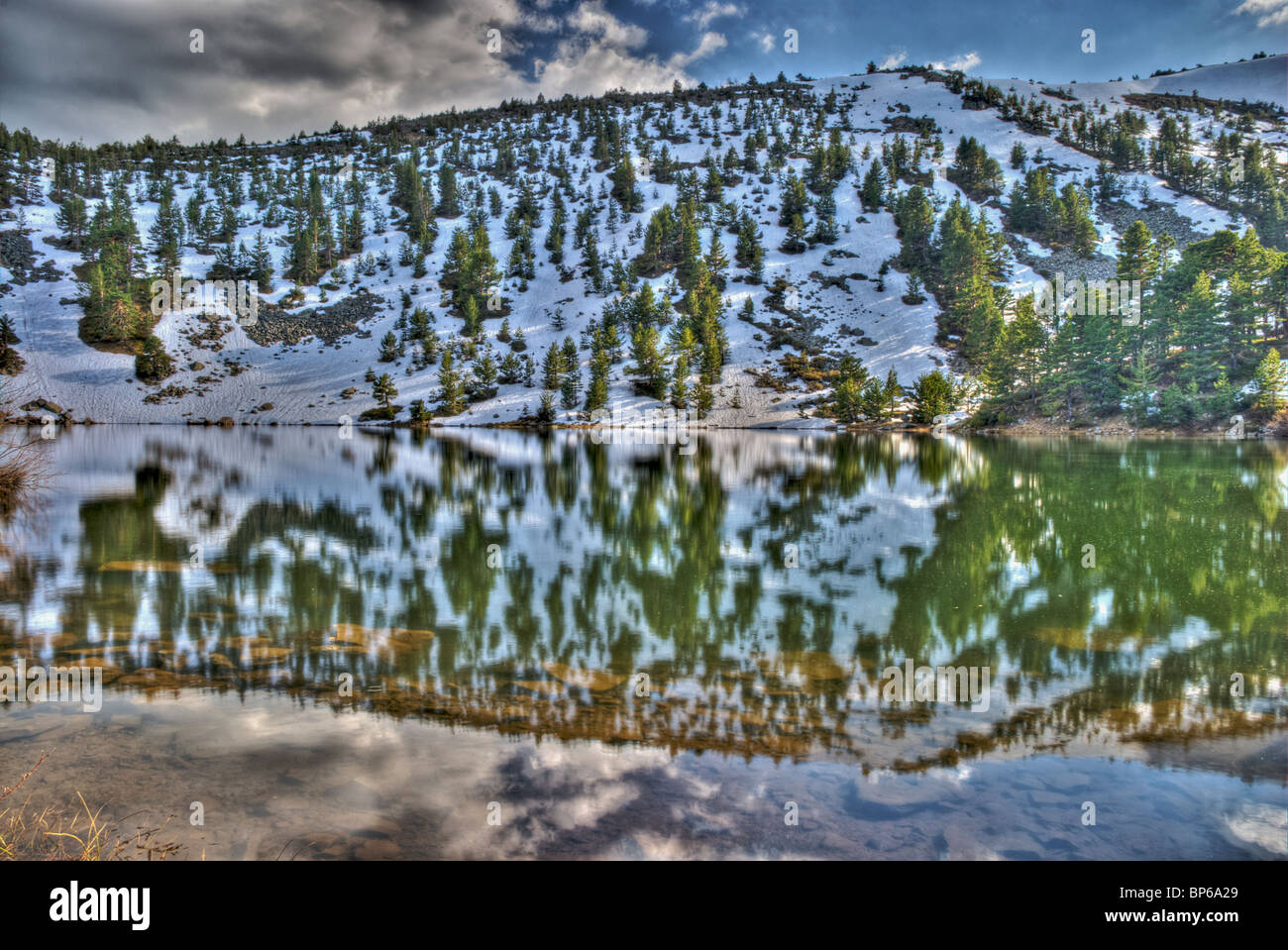 Laguna de los Patos. Glaciares Lagunas de Neila parco naturale. Provincia di Burgos. Castilla y Leon. Spagna. Foto Stock
