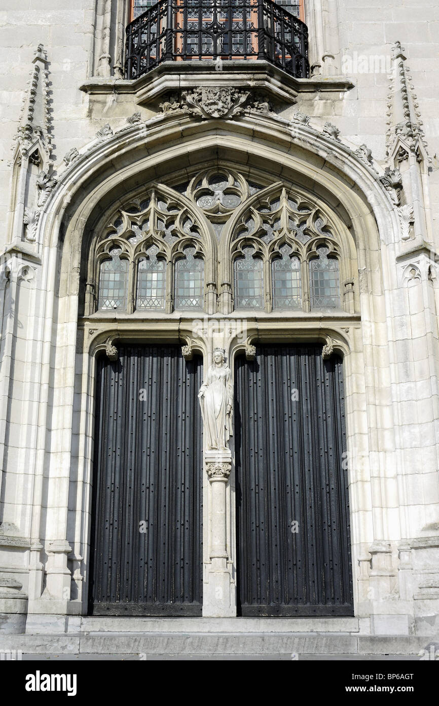 Porta del Palazzo Provinciale House, la piazza del mercato di Bruges, Belgio Foto Stock