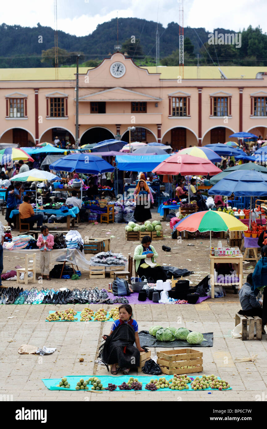 Il mercato giornaliero in San Juan Chamula vicino a San Cristobal de Las Casas nel Chiapas in Messico Foto Stock
