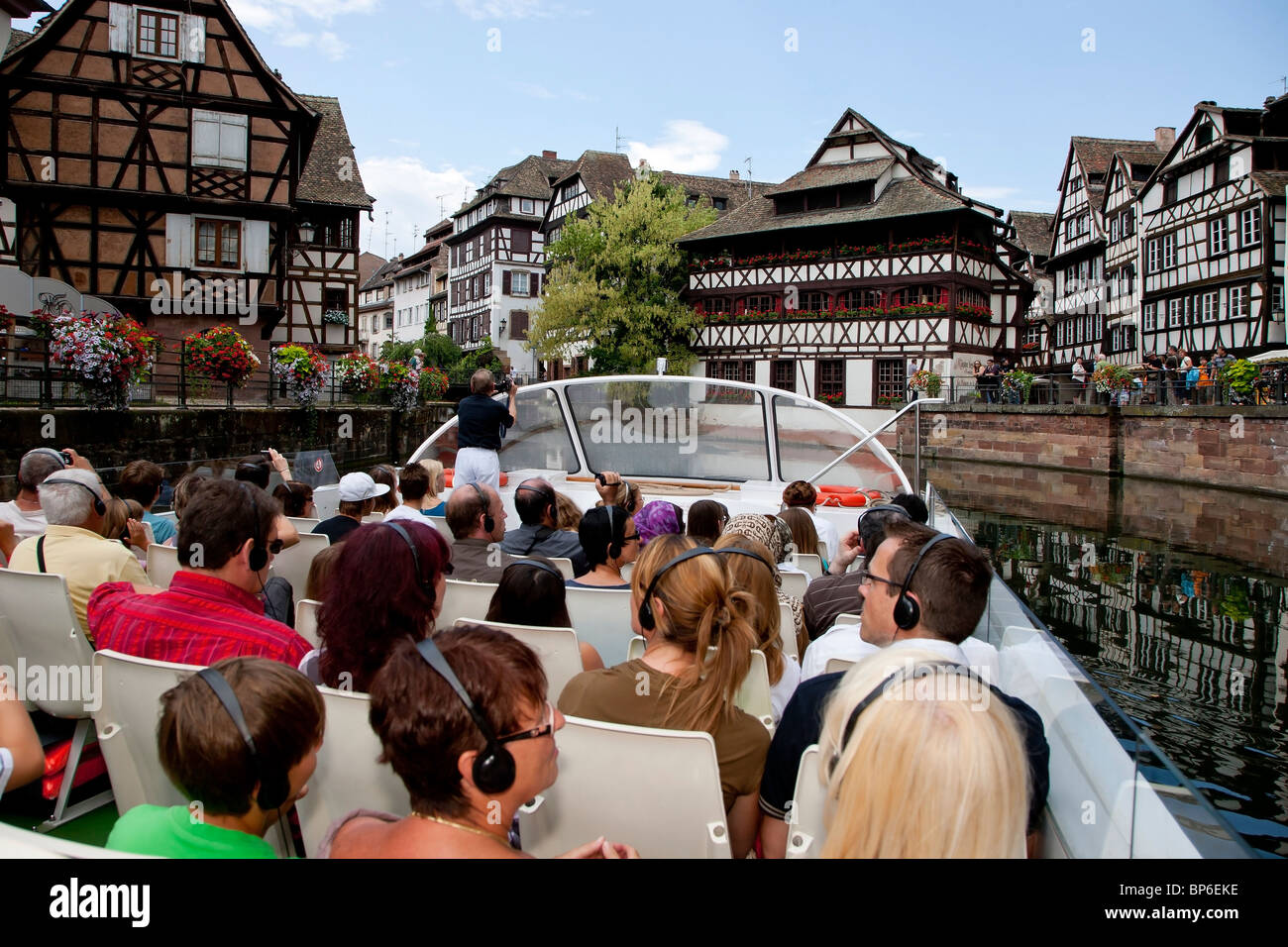 Gita in barca lungo il fiume, Petite France di Strasburgo, Francia Foto Stock