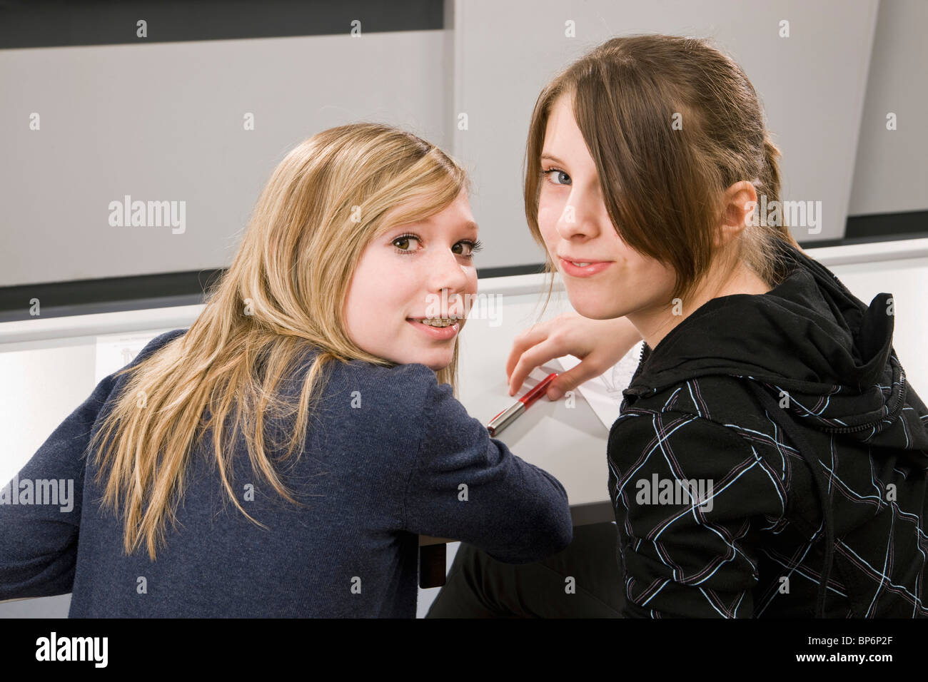 Due donne gli studenti delle scuole superiori Foto Stock