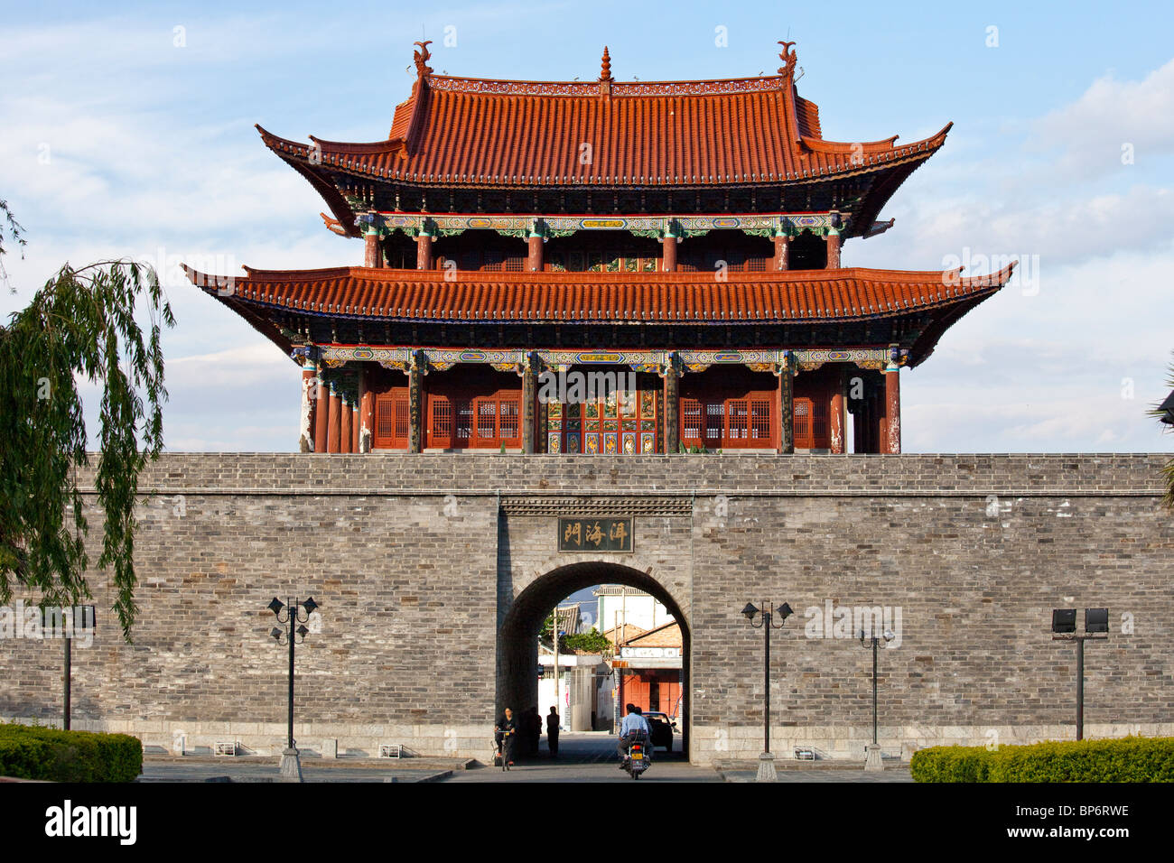 Porta nord delle mura della città vecchia di Dali, Cina Foto Stock