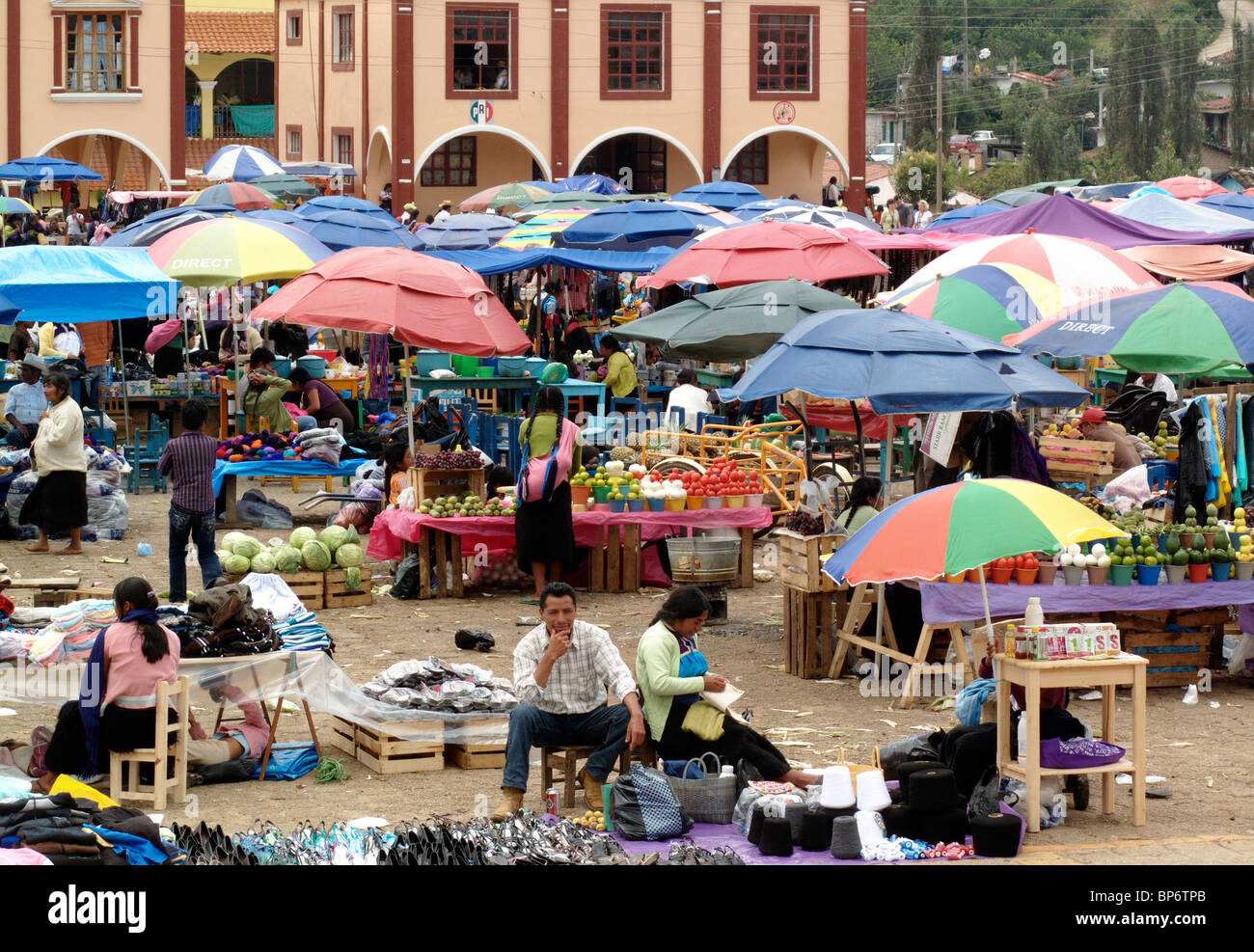 Il mercato giornaliero in San Juan Chamula vicino a San Cristobal de Las Casas nel Chiapas in Messico Foto Stock