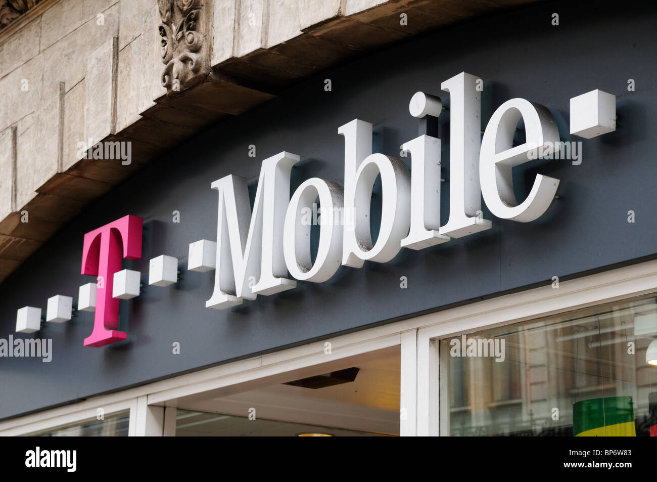 T Mobile shop segno logo, London, England, Regno Unito Foto Stock