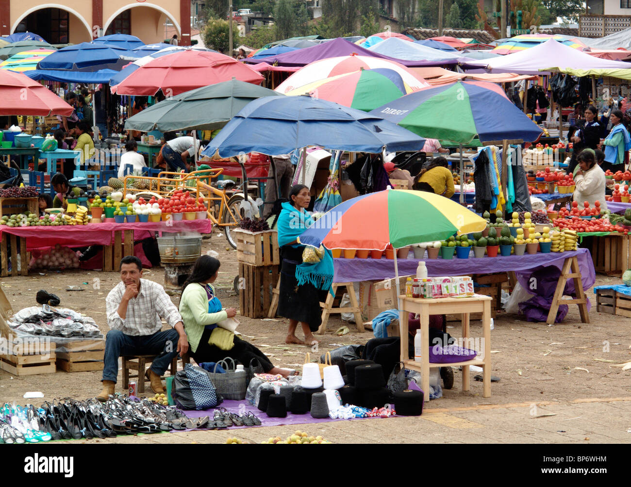 Il mercato giornaliero in San Juan Chamula vicino a San Cristobal de Las Casas nel Chiapas in Messico Foto Stock