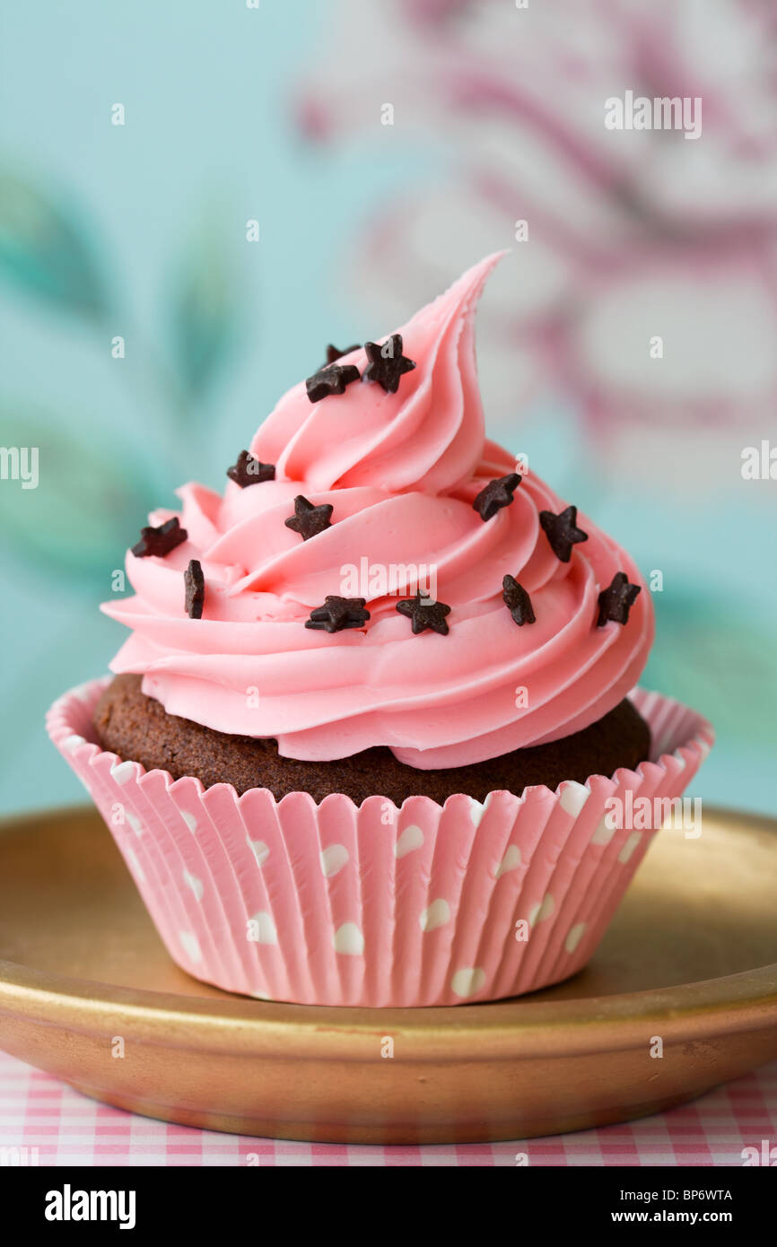 Rosa cupcake al cioccolato Foto Stock