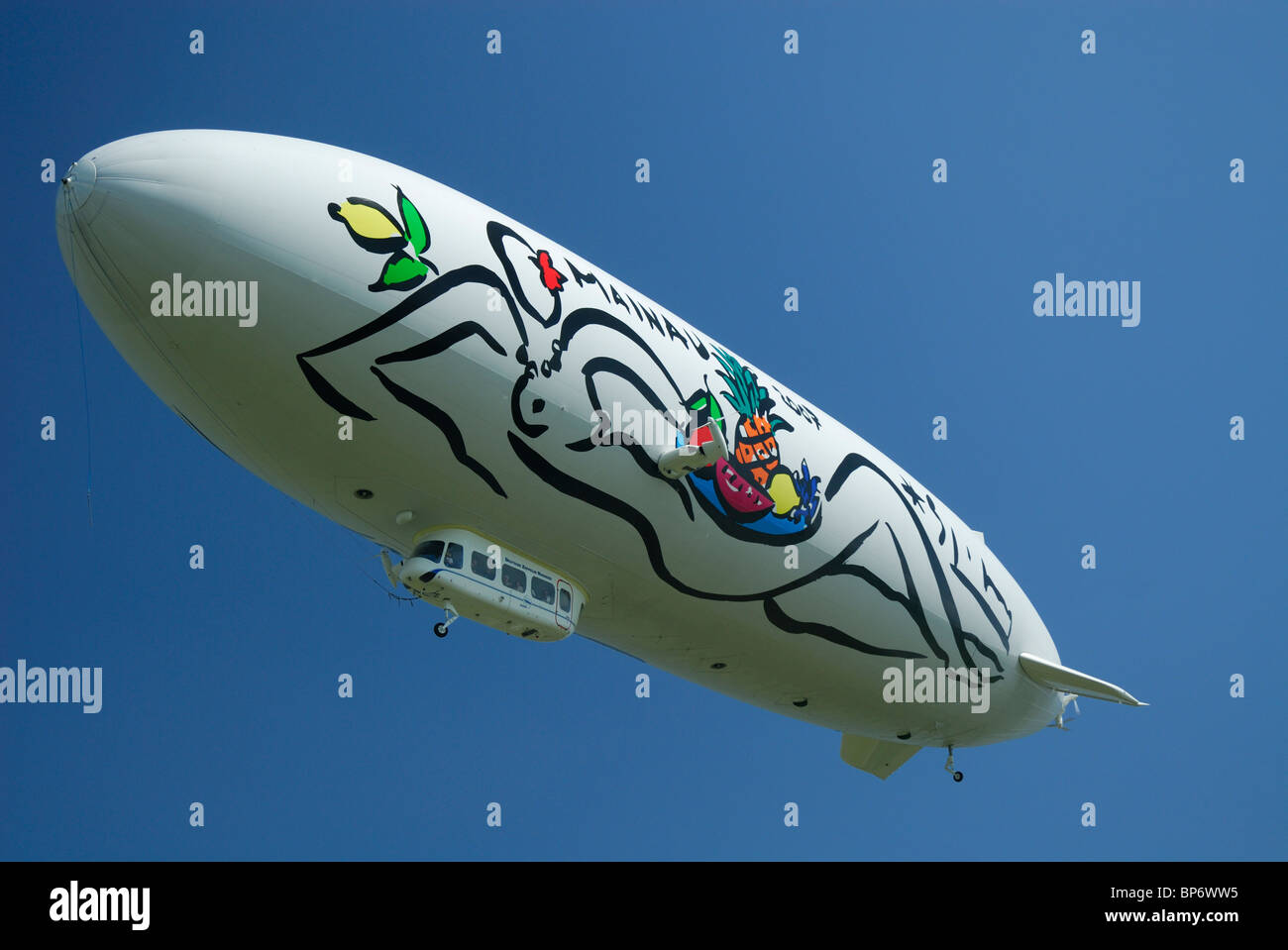 Airship dirigibile Zeppelin NT con Stefan Szczesnys dipinge sul lato, Friedrichshafen, Baden-Württemberg, Germania Foto Stock