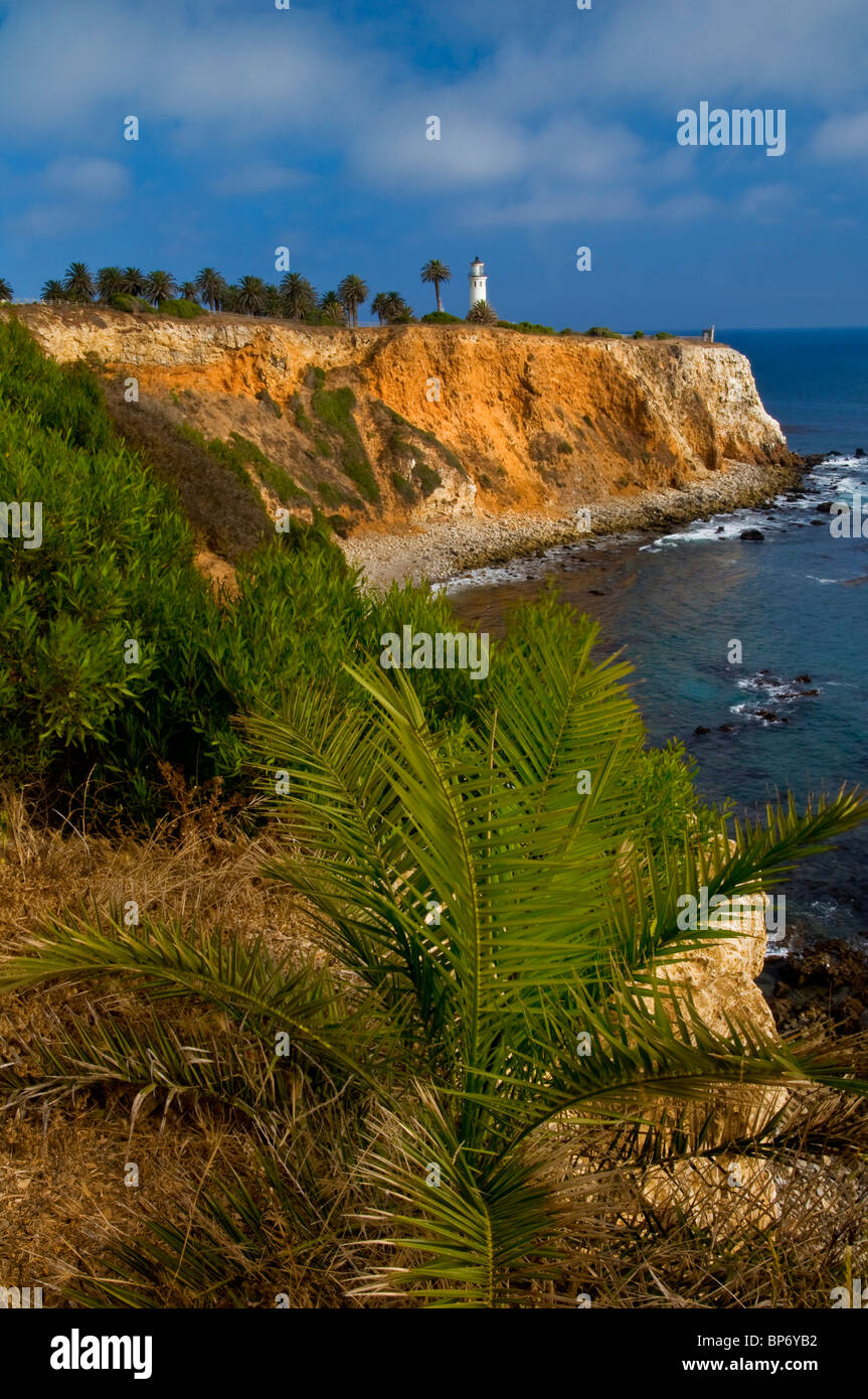 Punto Vicente Faro sulla cima delle rupi costiere al punto Vicente, Palos Verdes Peninsula, California Foto Stock