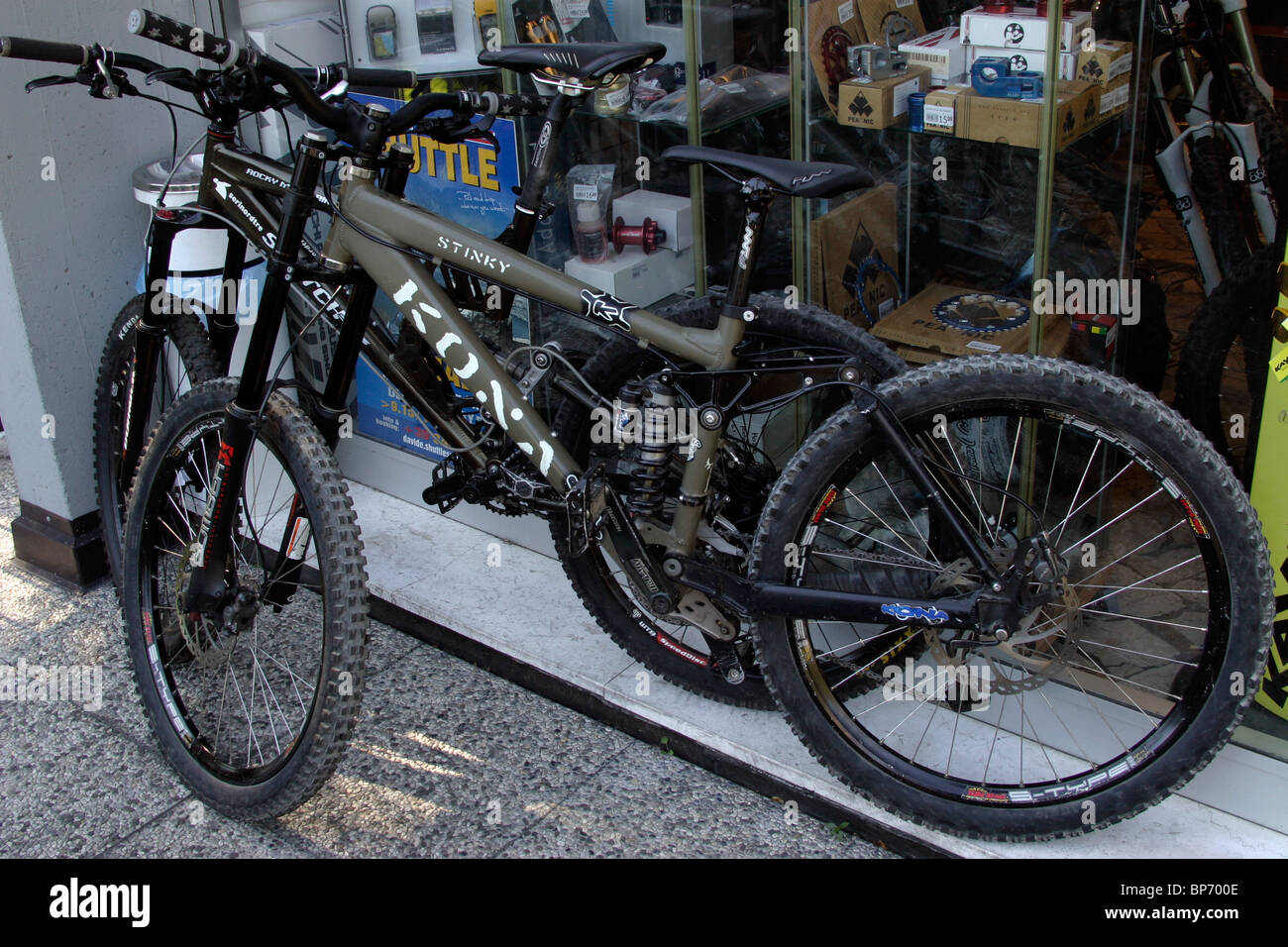 Kona Stinky Mountain Bike Foto stock - Alamy