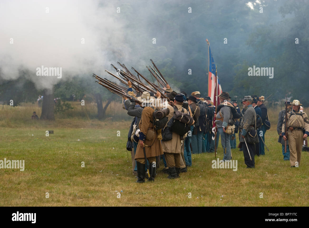 La guerra civile americana uomini di fucile sparando al ricordo del passato broadlands romsey Foto Stock