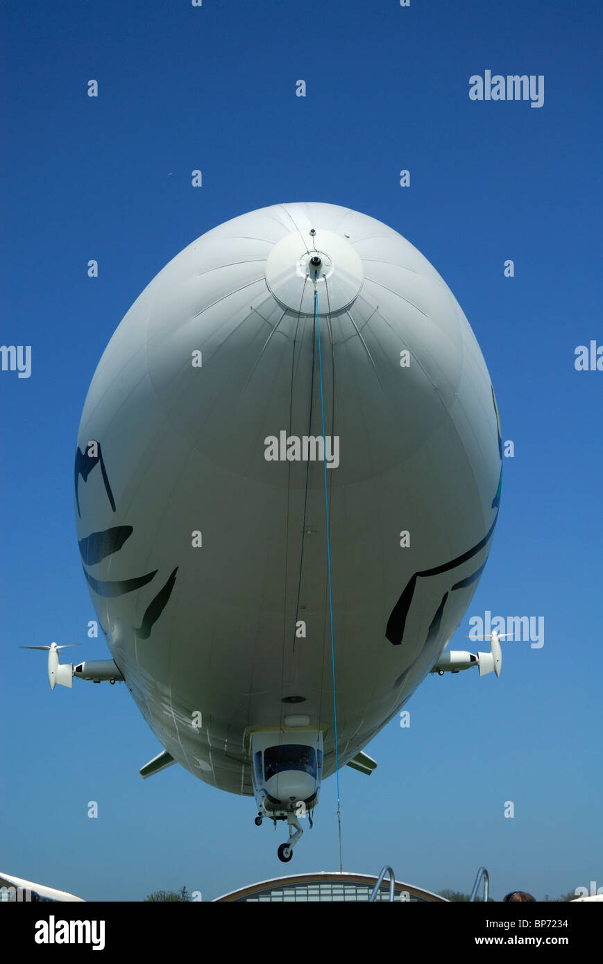 Dirigibile dirigibile Zeppelin NT sbarco, Friedrichshafen Airport, Baden-Württemberg, Germania Foto Stock