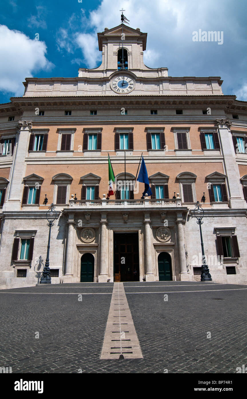 Palazzo Montecitorio, sede della Camera dei Deputati italiana, Roma, Italia Foto Stock