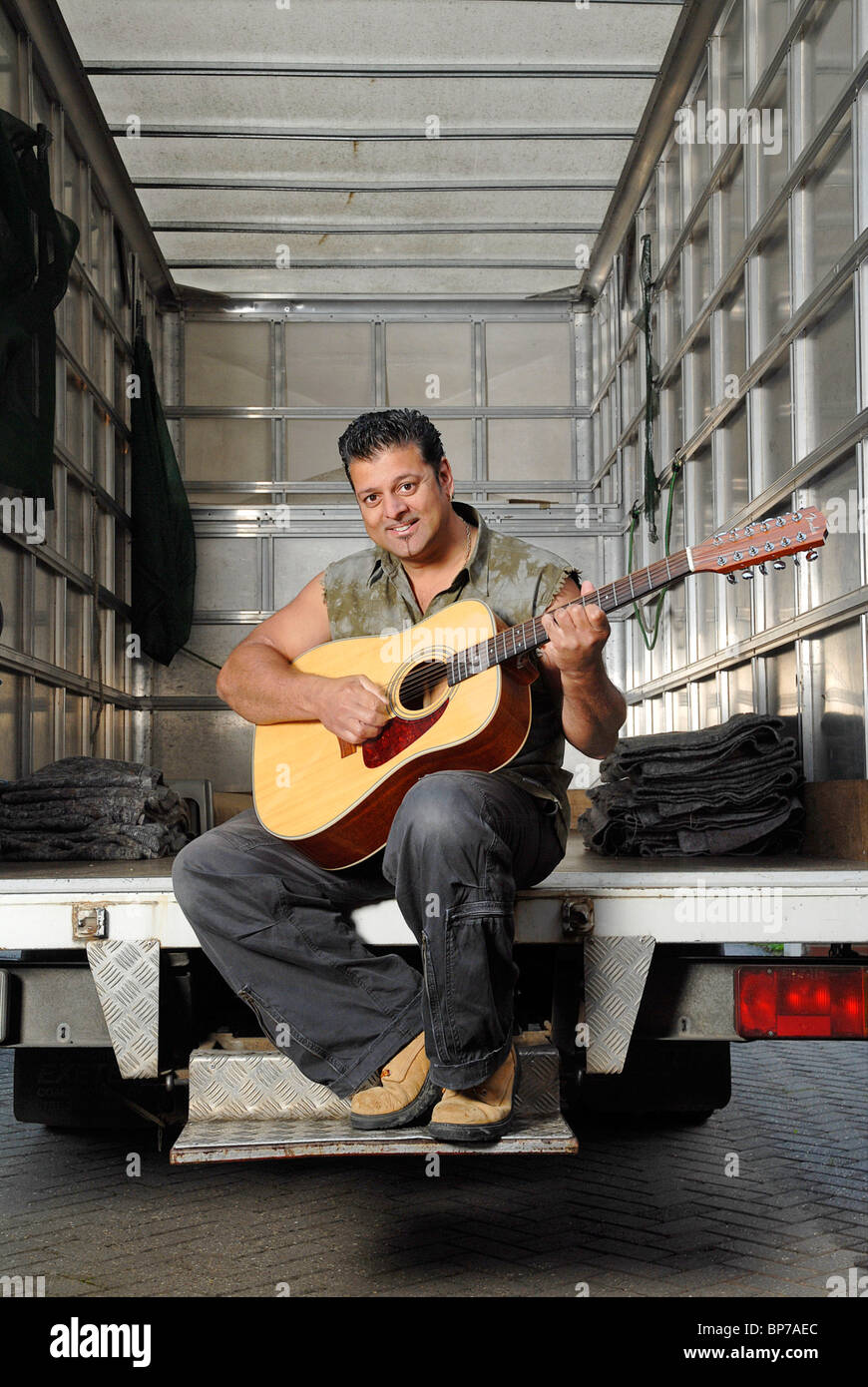 Dave Tiwary, il canto distacco l'uomo- sperando di giocare su attraverso il credito crunch. Northampton, Foto Stock