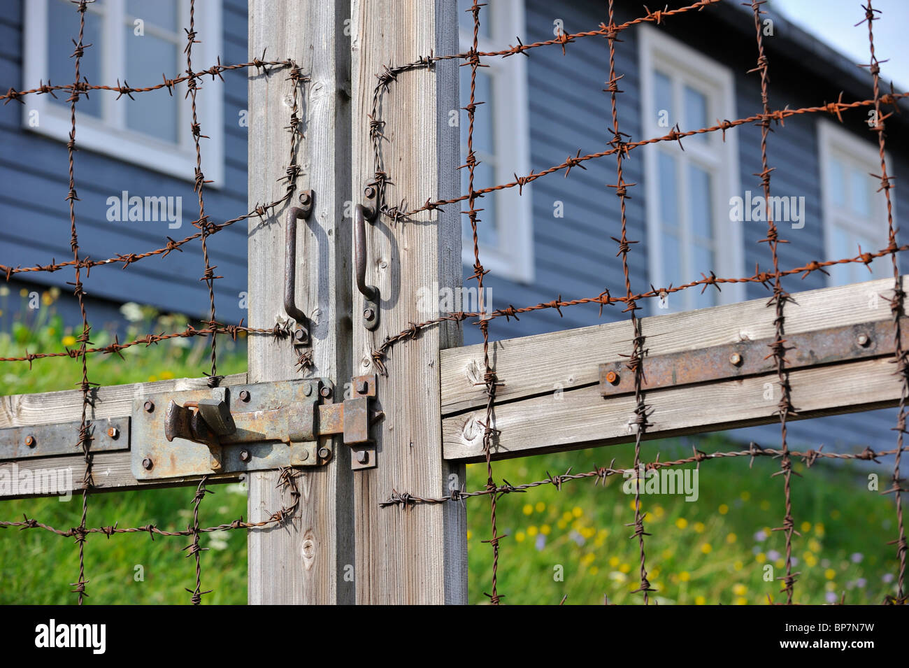 Gate e le caserme in Natzweiler-Struthof, solo WW2 campo di concentramento istituito dai nazisti sul territorio francese, Alsazia, Francia Foto Stock