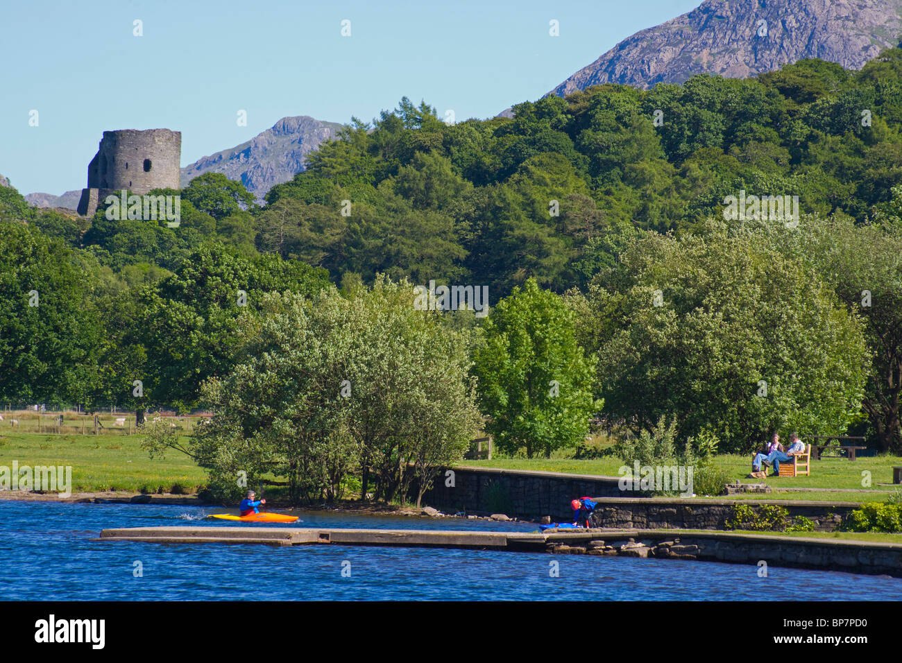 Llanberis, Llyn Padarn, Dolbadarn Castle, Snowdonia, Galles del Nord, Regno Unito Foto Stock