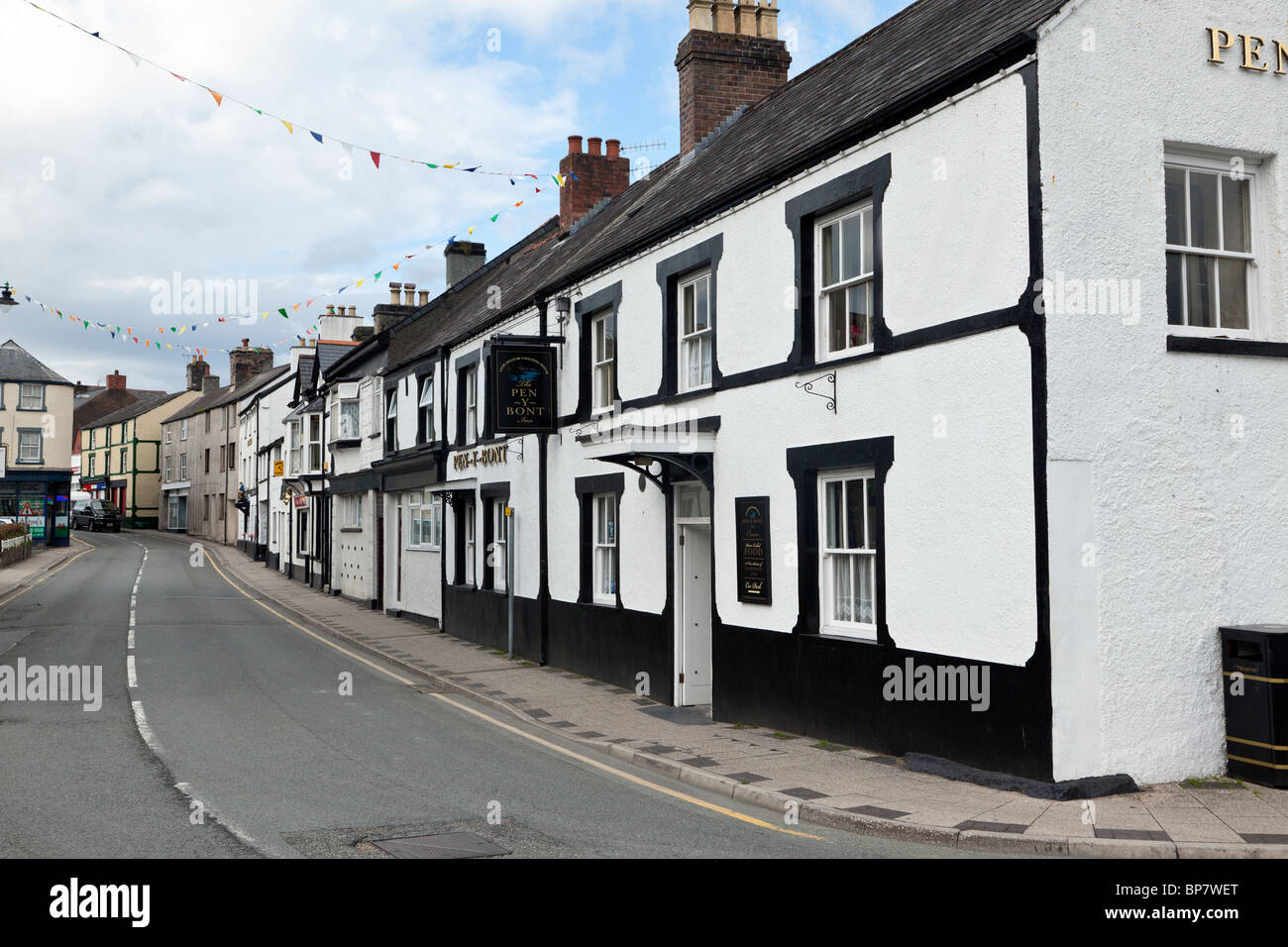Llanrwst, Conwy Valley, il Galles del Nord. High Street. Foto Stock