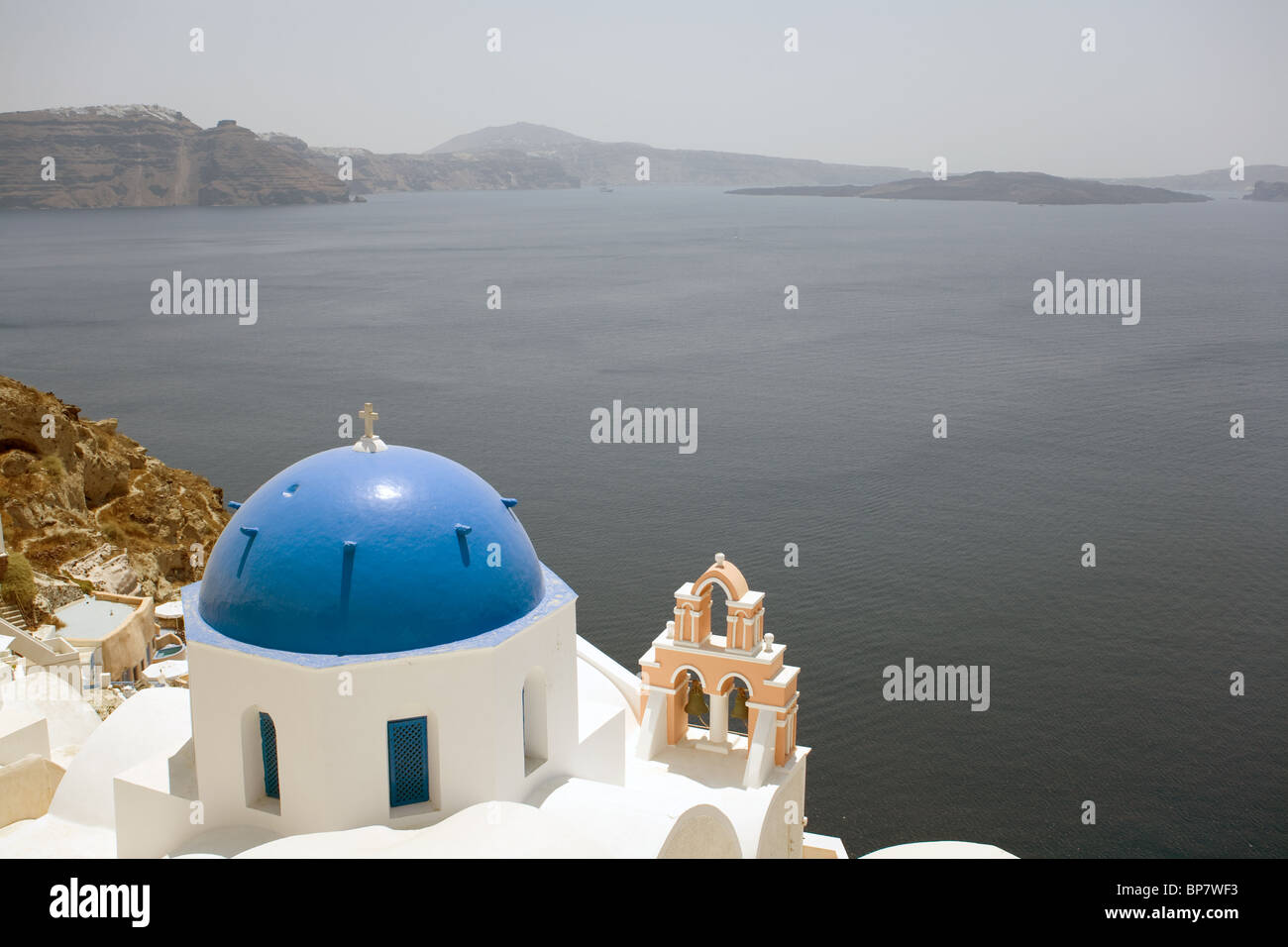Cupola blu a Oia - Santorini, Grecia. Foto Stock
