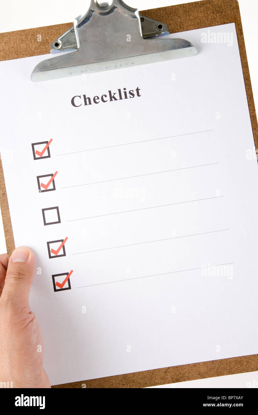 Lista di controllo e appunti con sfondo bianco Foto Stock