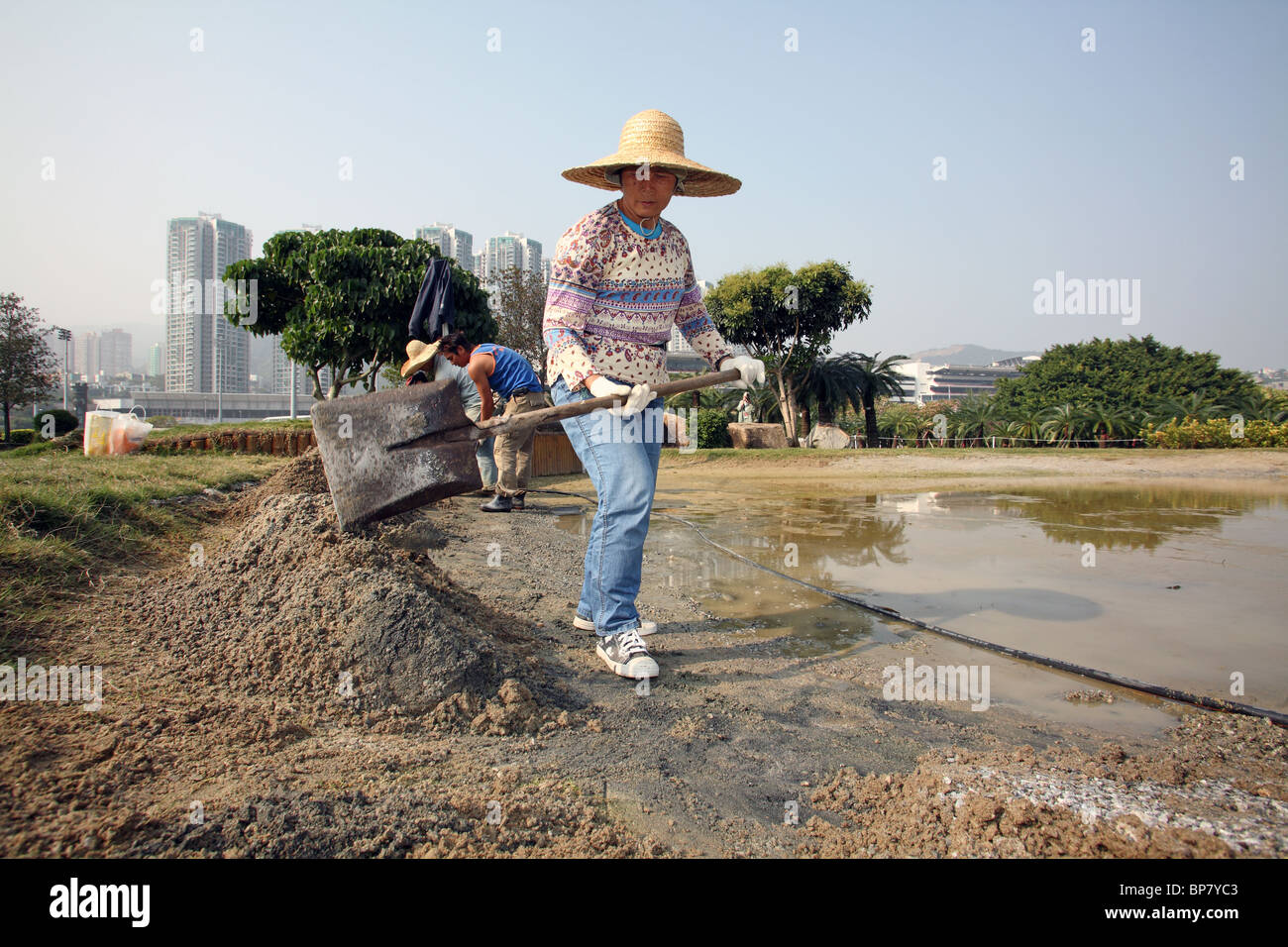 Lavori di costruzione sulla sede olimpica di corse di cavalli nel 2008, Hong Kong, Cina Foto Stock