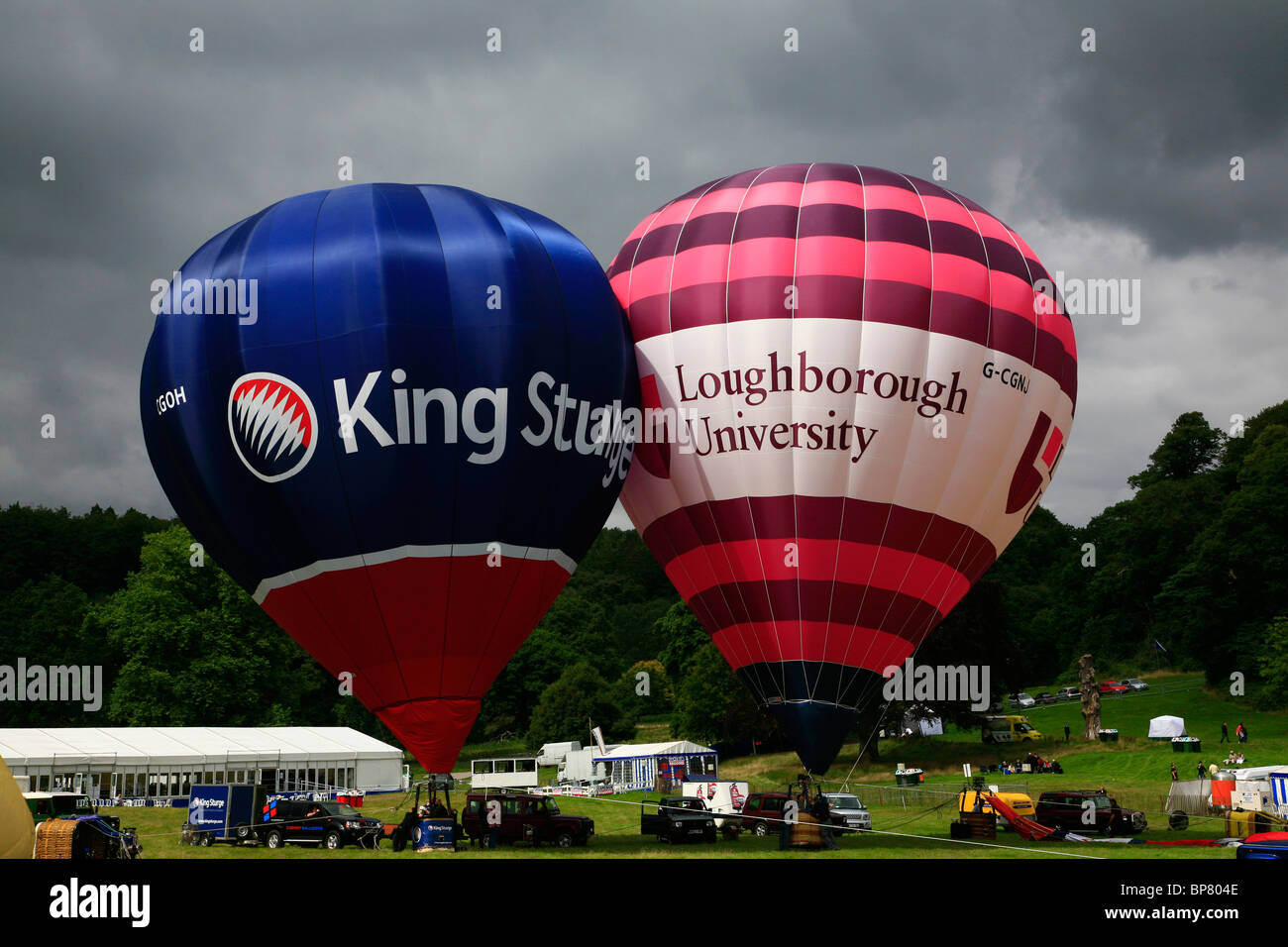 Due i palloni ad aria calda al Bristol Balloon Fiesta, 2010. Foto Stock